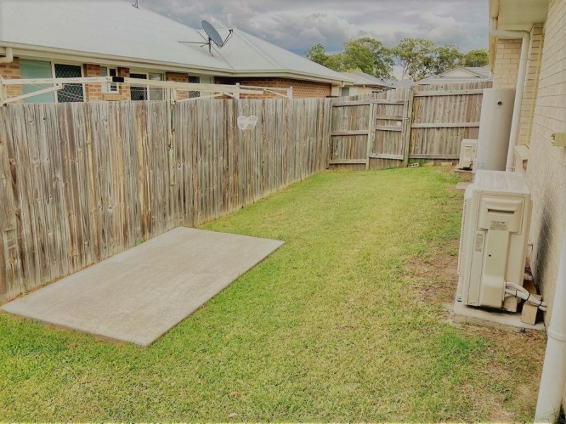82 a&b Bradman Way, Urangan QLD 4655