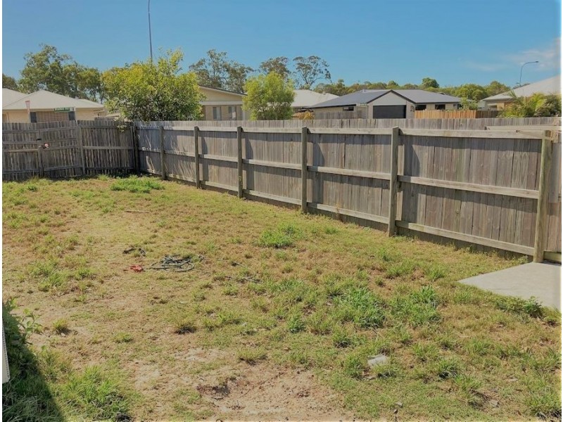 82 a&b Bradman Way, Urangan QLD 4655