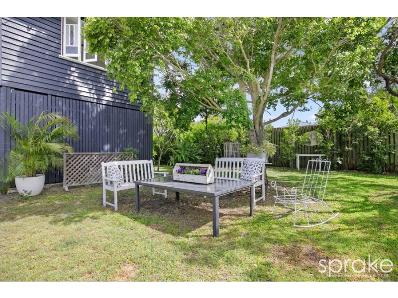 101 Limpus Street, Urangan QLD 4655