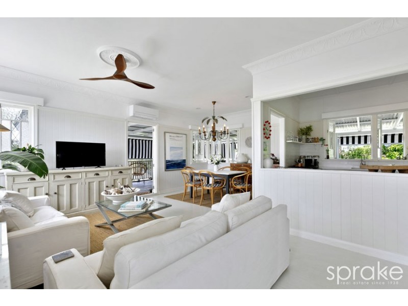 101 Limpus Street, Urangan QLD 4655