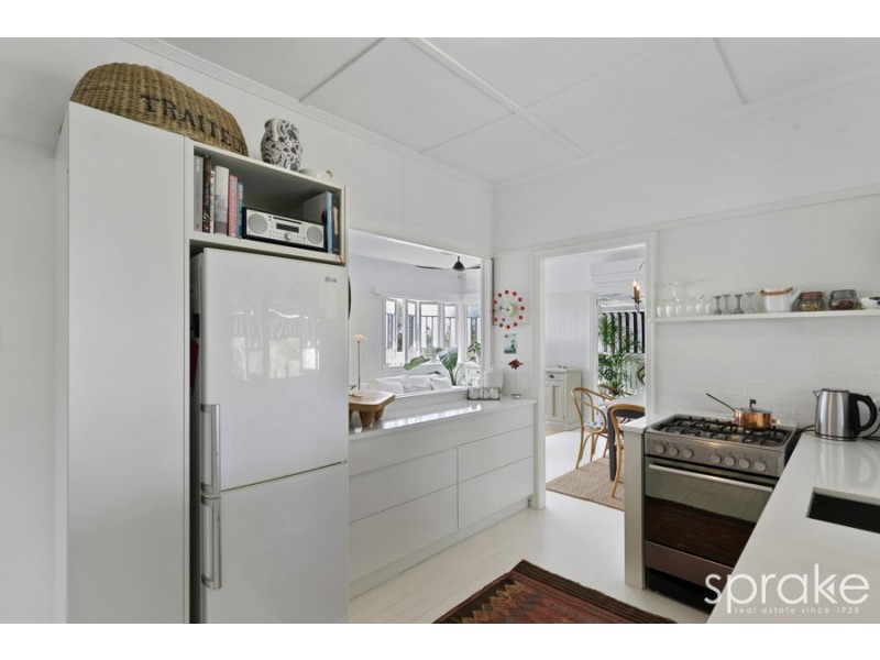 101 Limpus Street, Urangan QLD 4655