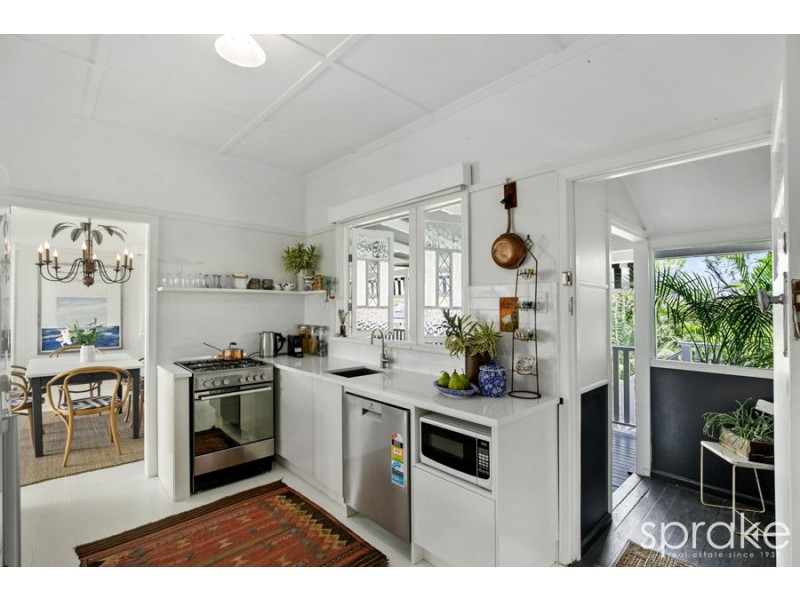 101 Limpus Street, Urangan QLD 4655