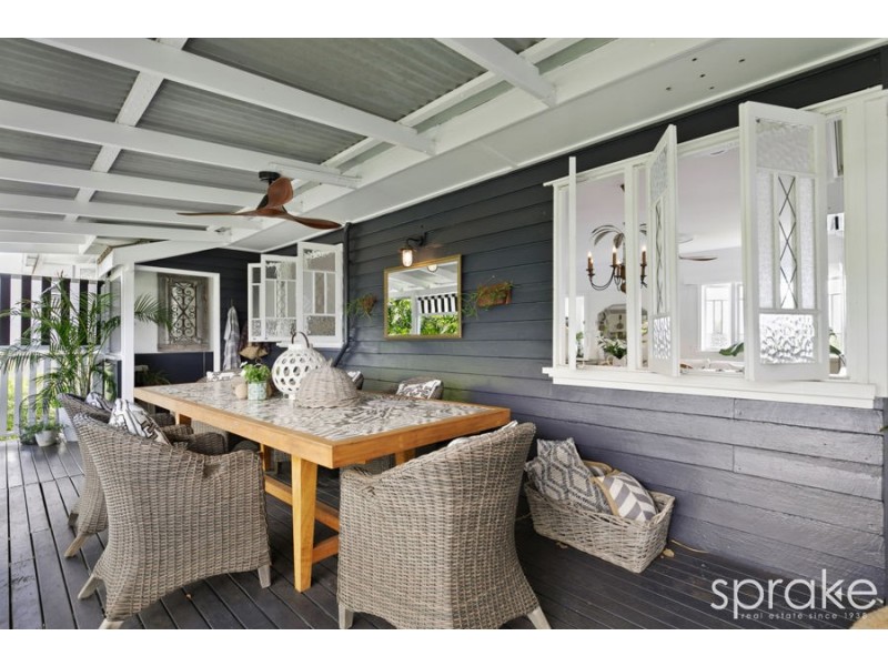 101 Limpus Street, Urangan QLD 4655