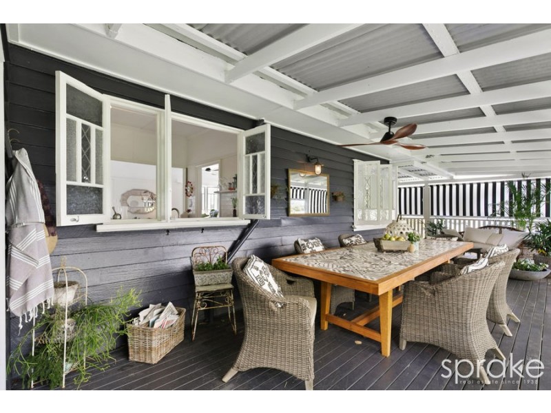 101 Limpus Street, Urangan QLD 4655