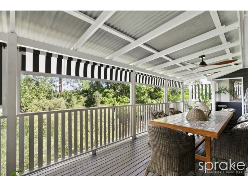 101 Limpus Street, Urangan QLD 4655