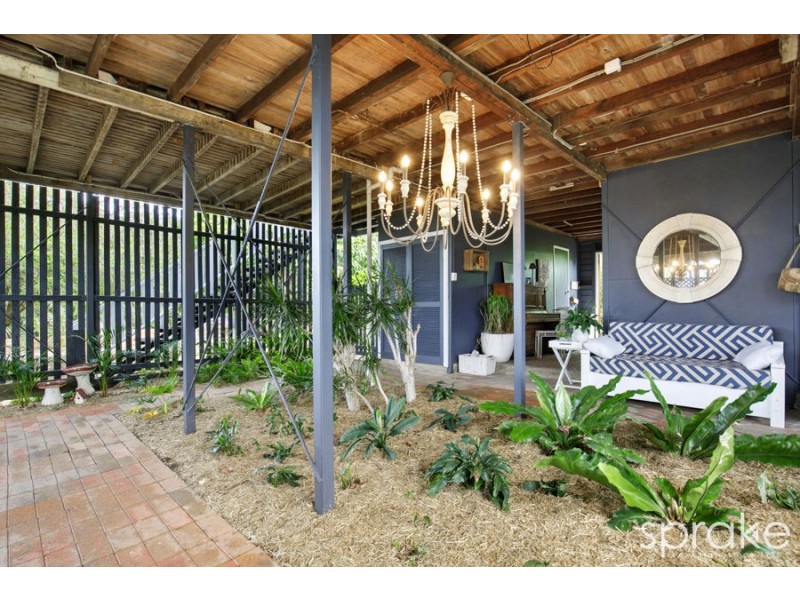 101 Limpus Street, Urangan QLD 4655