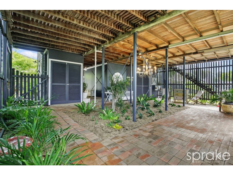 101 Limpus Street, Urangan QLD 4655