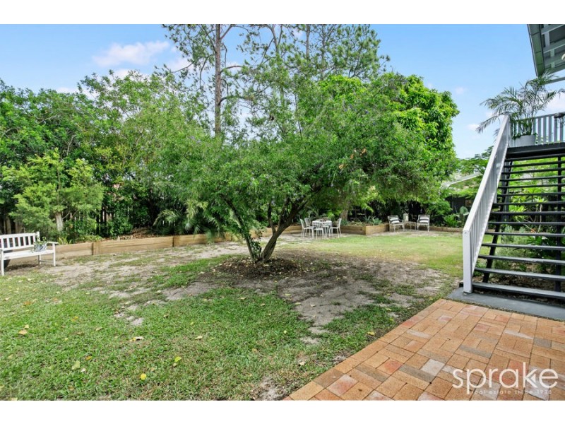 101 Limpus Street, Urangan QLD 4655