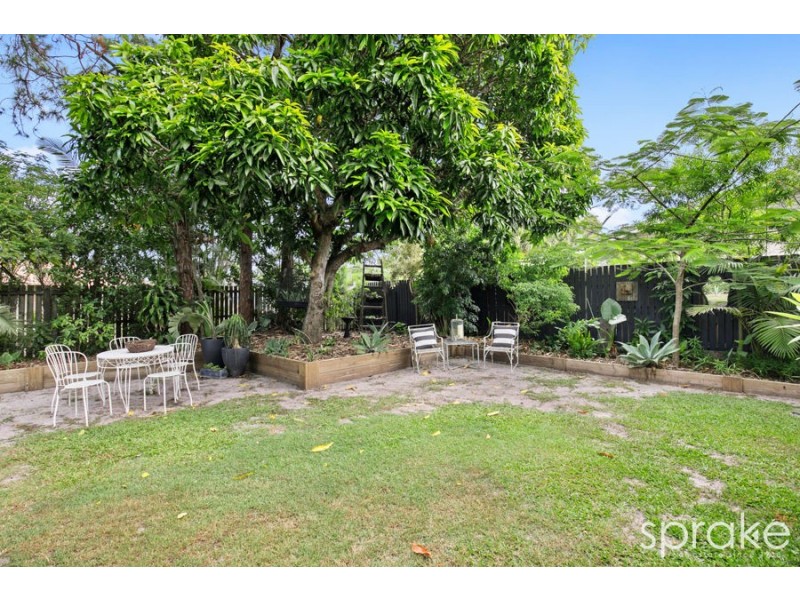 101 Limpus Street, Urangan QLD 4655