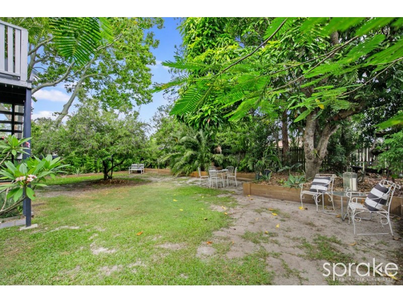 101 Limpus Street, Urangan QLD 4655
