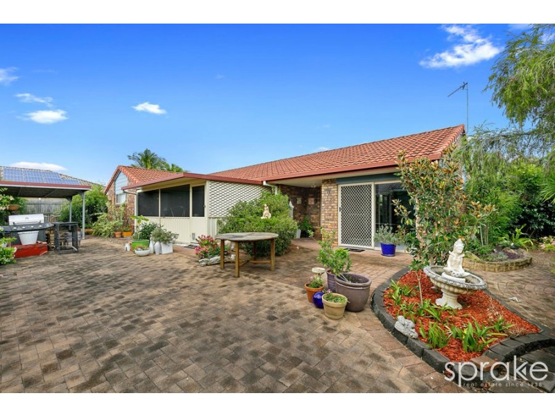4 Woodland Close, Torquay QLD 4655