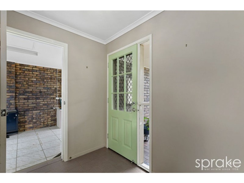 4 Woodland Close, Torquay QLD 4655