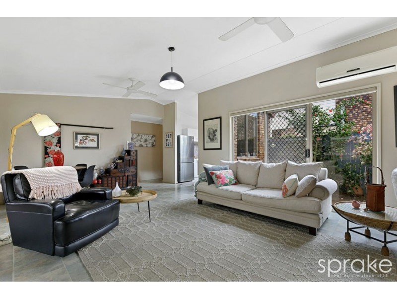 4 Woodland Close, Torquay QLD 4655