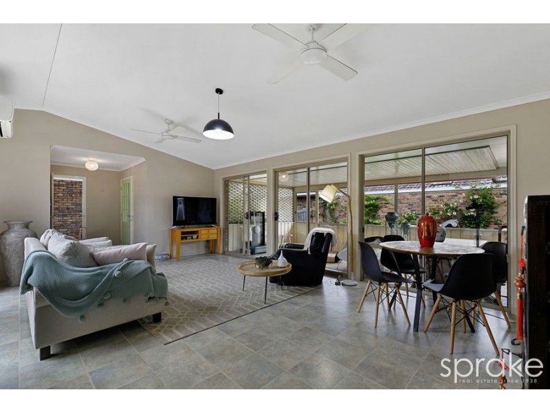 4 Woodland Close, Torquay QLD 4655