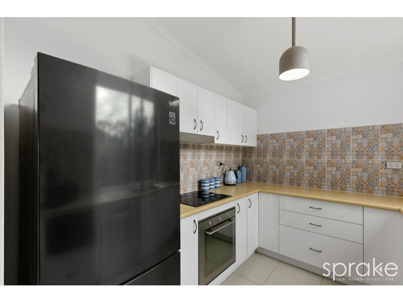 4 Woodland Close, Torquay QLD 4655