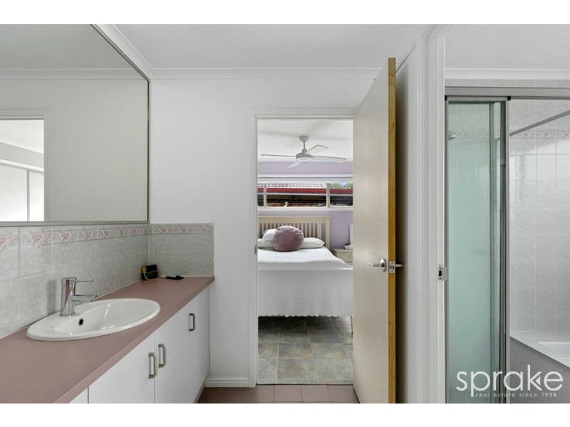4 Woodland Close, Torquay QLD 4655