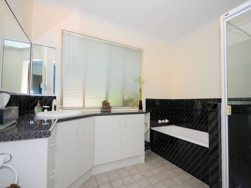 9 Goroka St, Kawungan QLD 4655