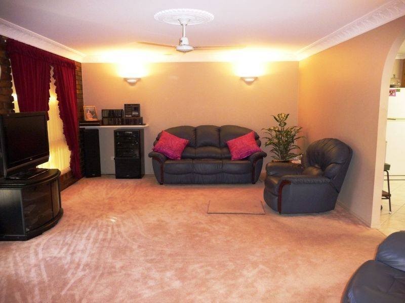 76 Garden Dr, Urangan QLD 4655