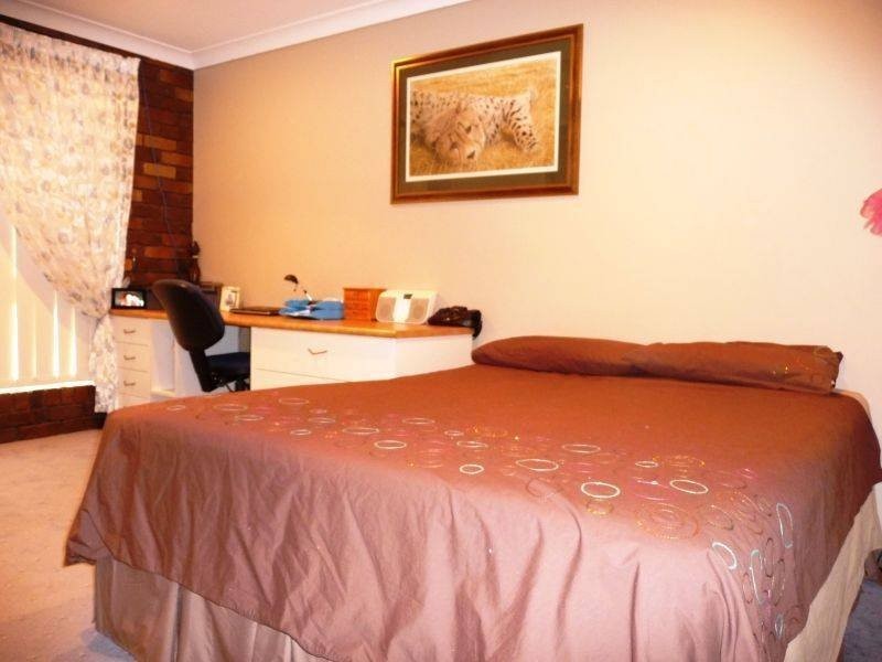 76 Garden Dr, Urangan QLD 4655