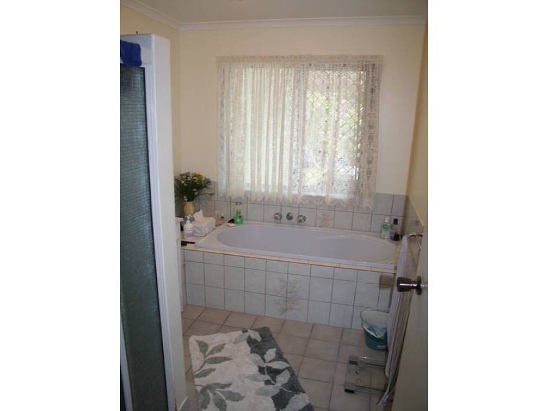 16 Porter Street, Point Vernon QLD 4655