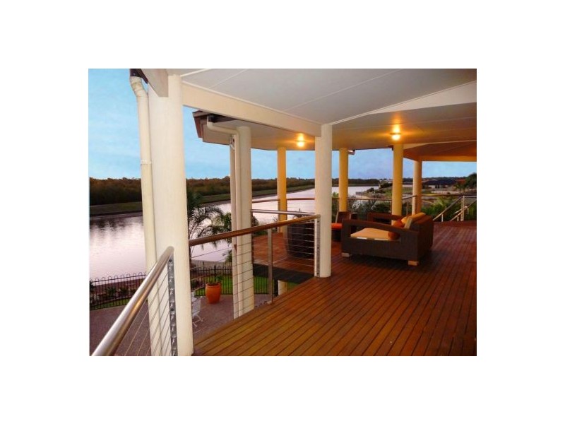 18 Bushlark Ave, Eli Waters QLD 4655