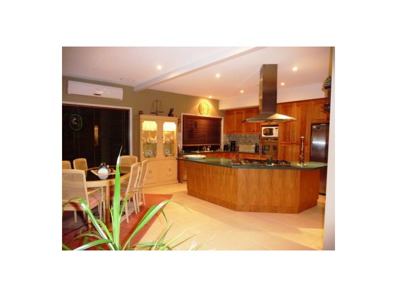 18 Bushlark Ave, Eli Waters QLD 4655