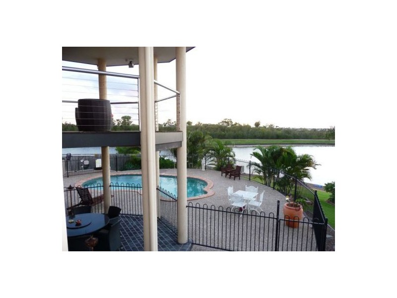 18 Bushlark Ave, Eli Waters QLD 4655