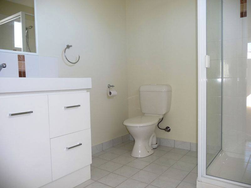 76 Hammond St, Urangan QLD 4655