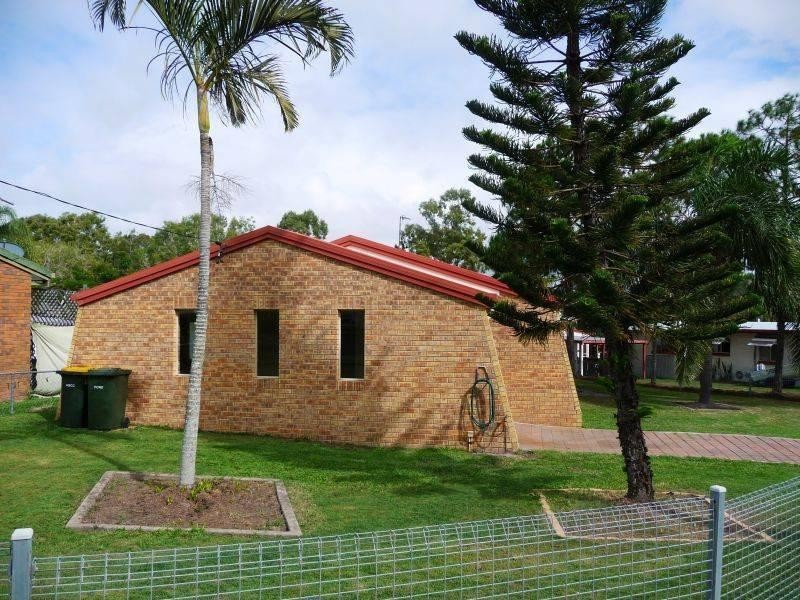 7 Urangan St, Torquay QLD 4655