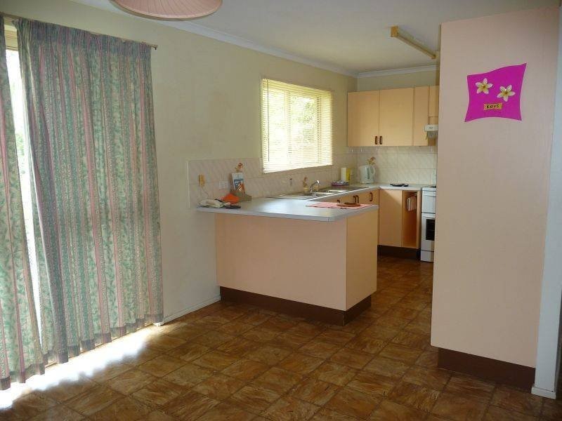 7 Urangan St, Torquay QLD 4655