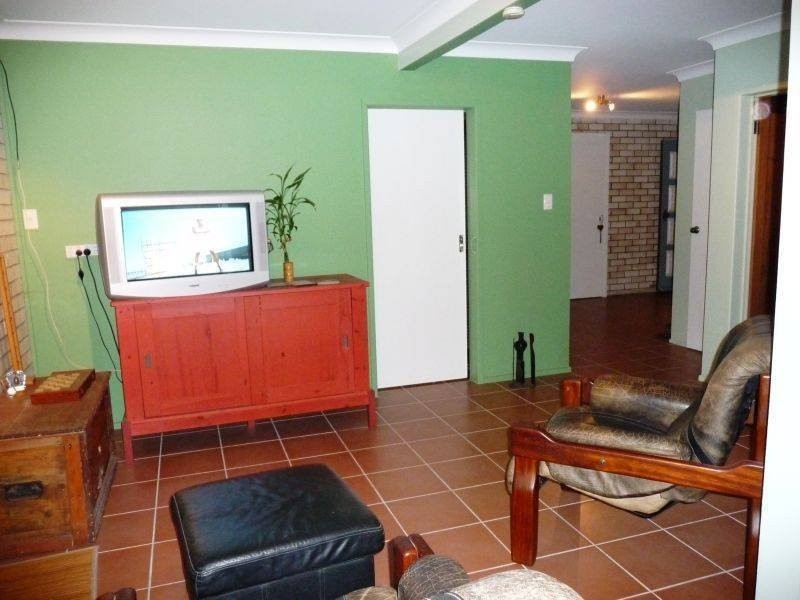 26 Hillcrest Ave, Scarness QLD 4655