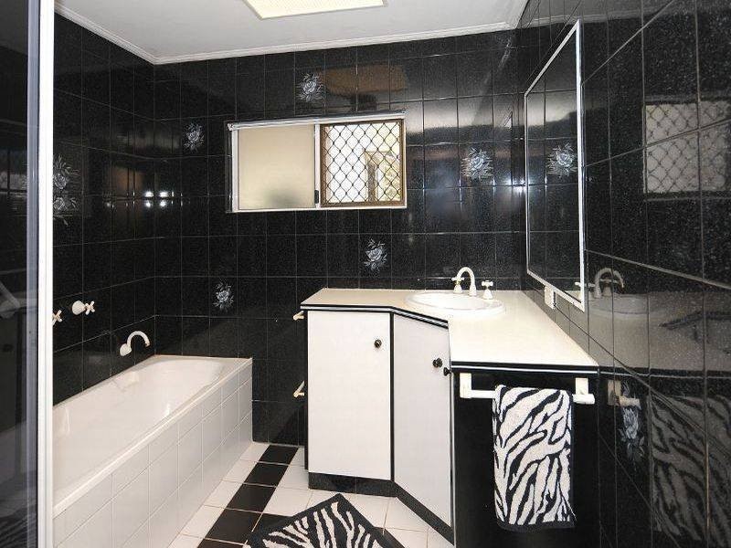 6 Holiday Pde, Scarness QLD 4655