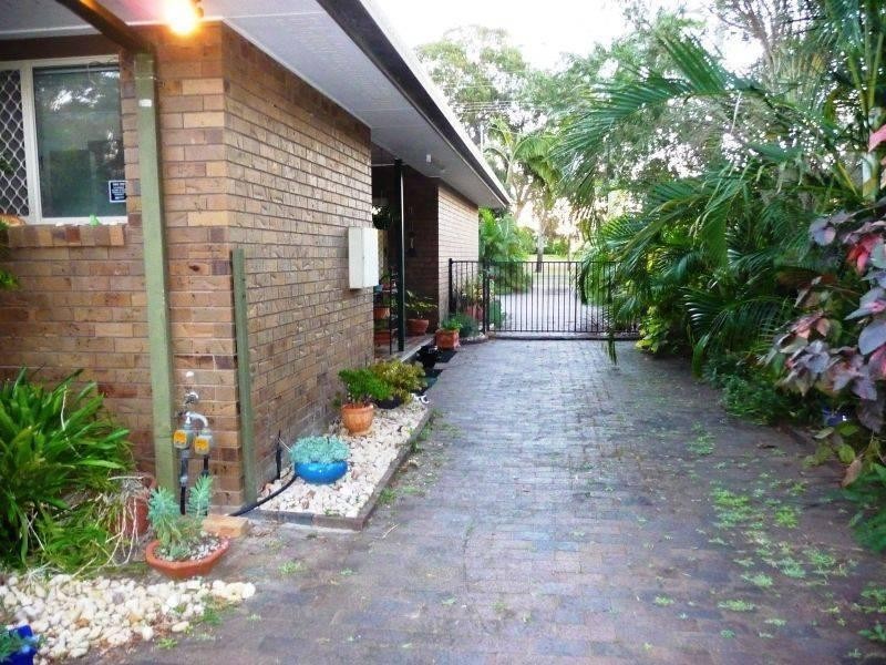 8 William St, Urangan QLD 4655