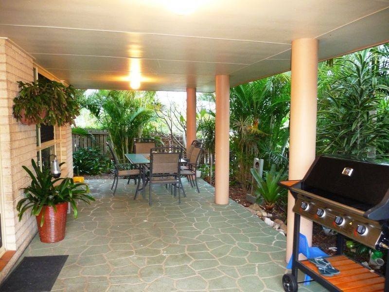 11 Currawong Crt, Eli Waters QLD 4655