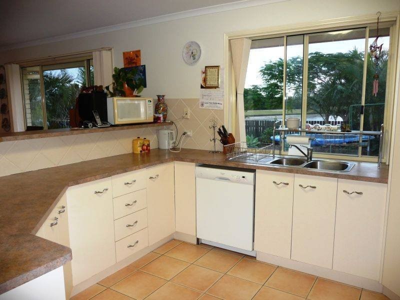 11 Currawong Crt, Eli Waters QLD 4655
