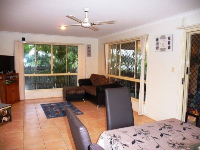 11 Currawong Crt, Eli Waters QLD 4655