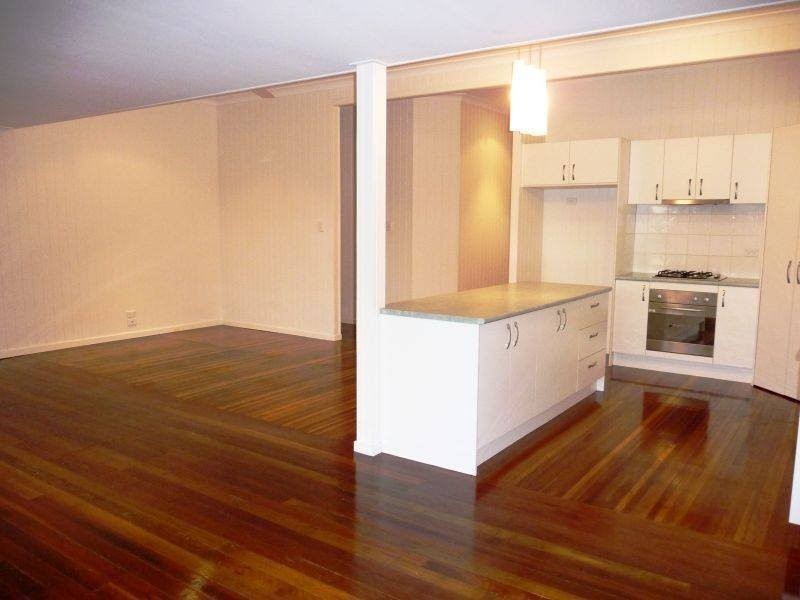 7 Hansen St, Urangan QLD 4655