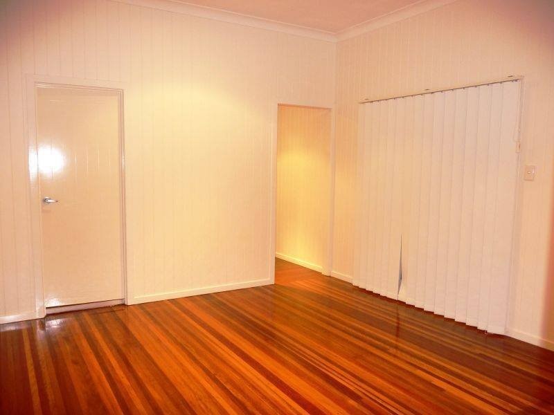 7 Hansen St, Urangan QLD 4655