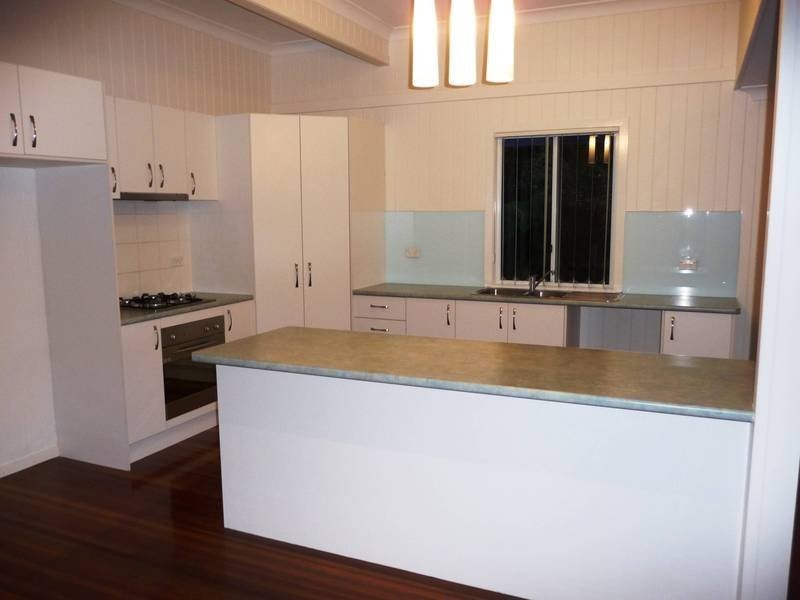 7 Hansen St, Urangan QLD 4655