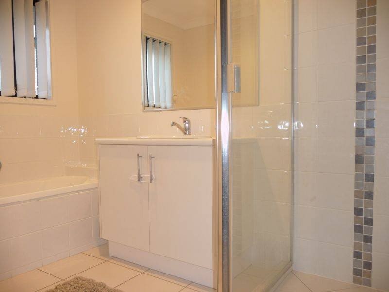 24 Ladbroke Cres, Urangan QLD 4655