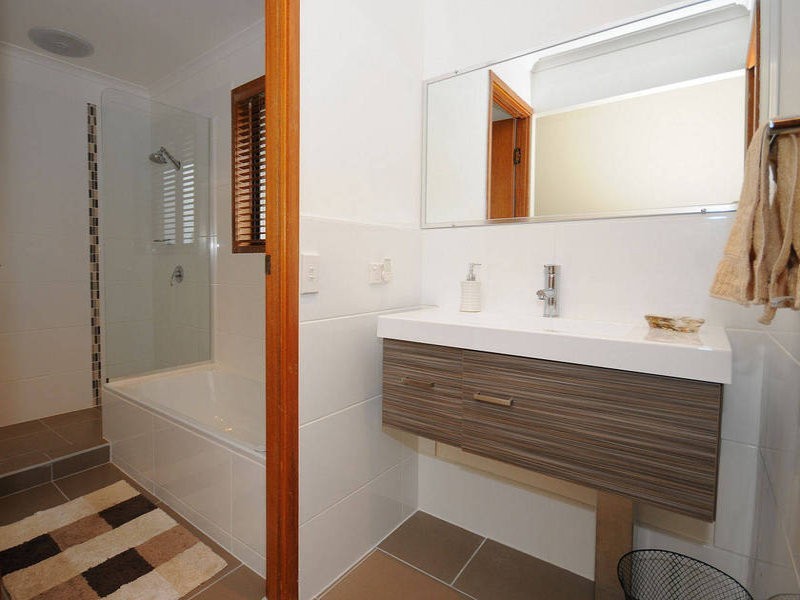 7 Talasea Dr, Kawungan QLD 4655