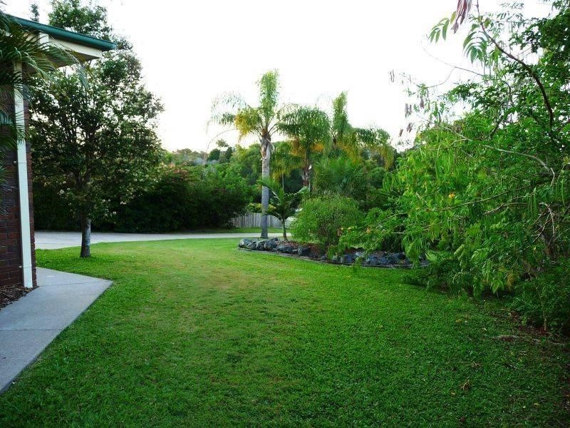 4 Daydream Crt, Kawungan QLD 4655