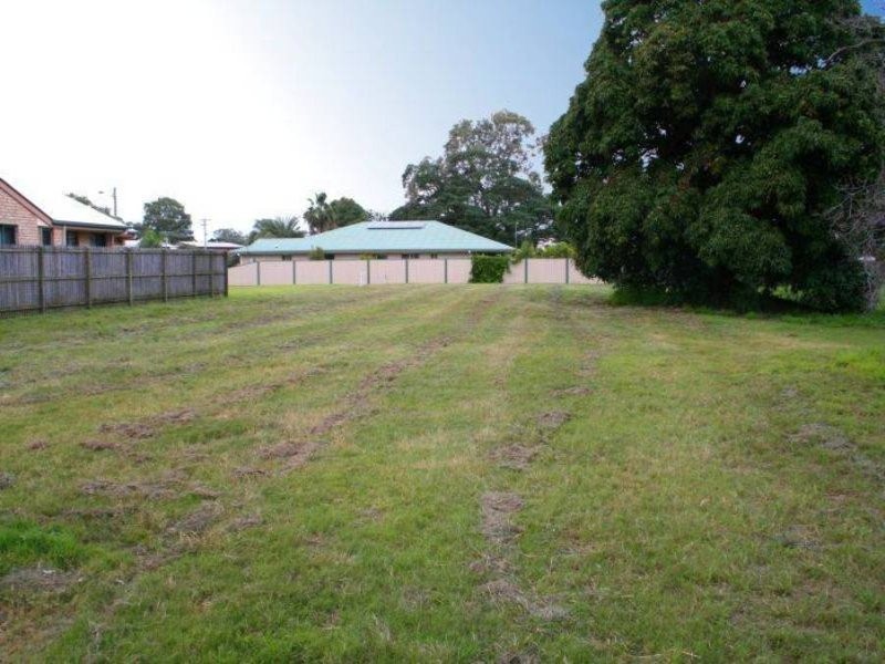 7 Pilot Street, Urangan QLD 4655