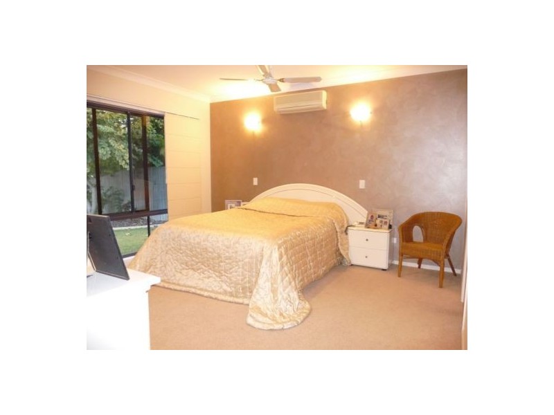 5 Treviso Crt, Urangan QLD 4655