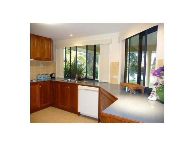 5 Treviso Crt, Urangan QLD 4655