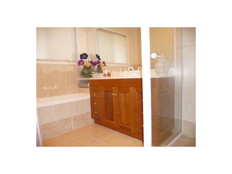 5 Treviso Crt, Urangan QLD 4655