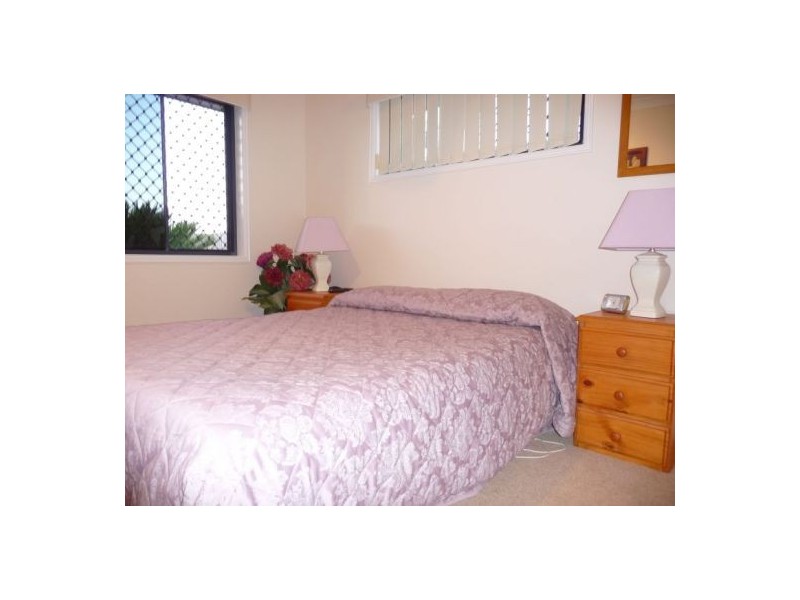 5 Treviso Crt, Urangan QLD 4655