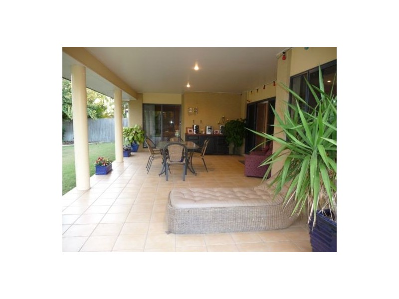 5 Treviso Crt, Urangan QLD 4655