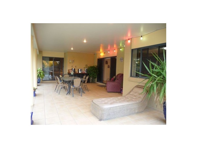 5 Treviso Crt, Urangan QLD 4655