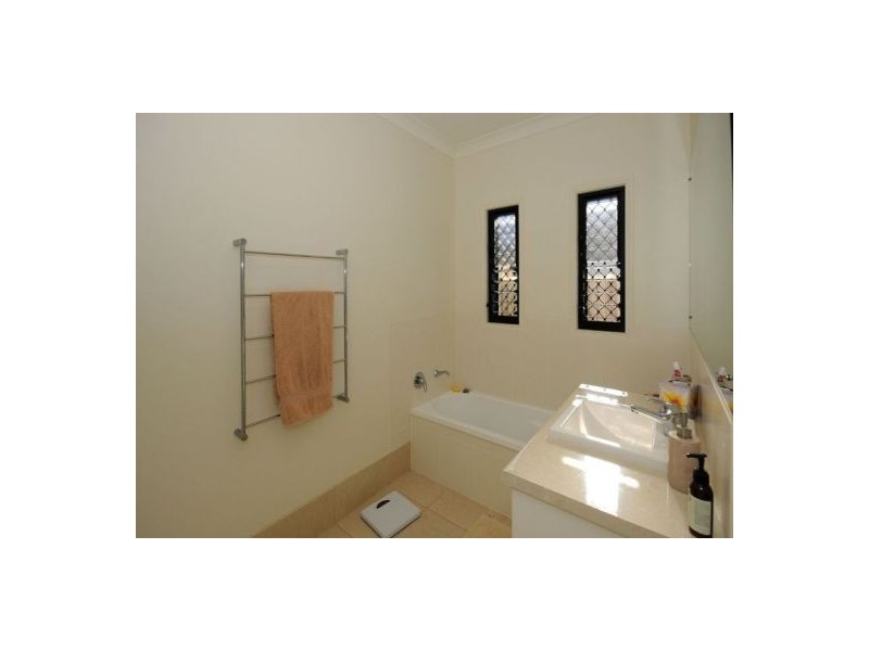 8 Bayswater Drive,, Urraween QLD 4655